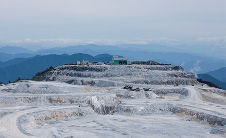 Nittetsu Mining_Torigatayama carrière.jpg