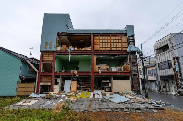 Séisme Noto 2024 - Maison bois.png